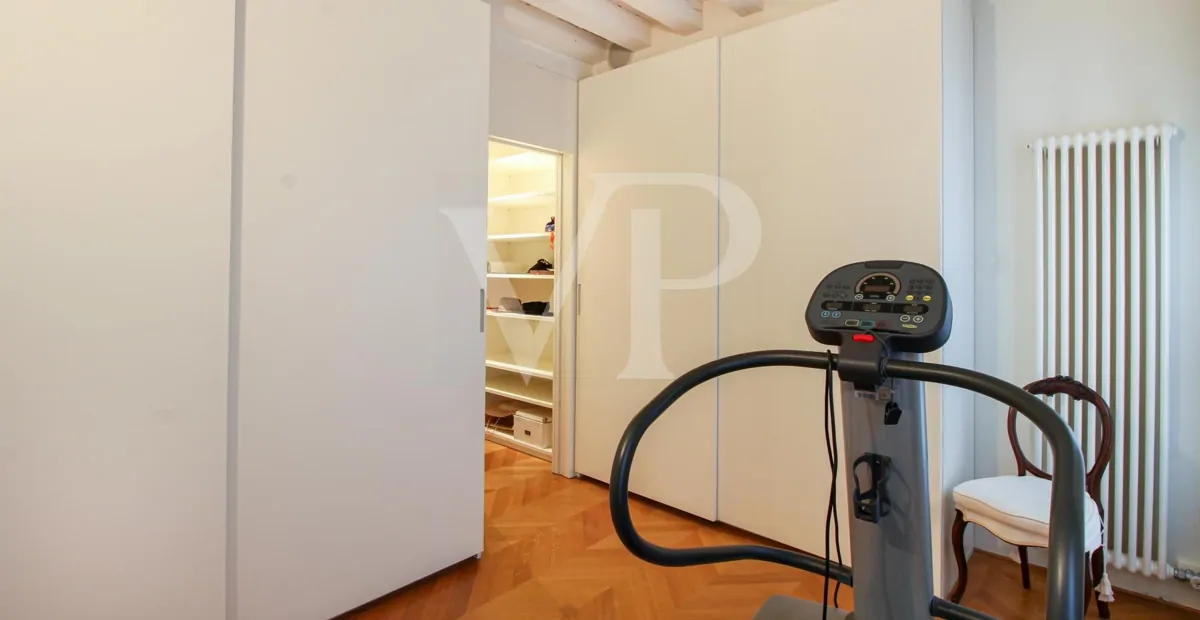 Elegant renovated building in the center