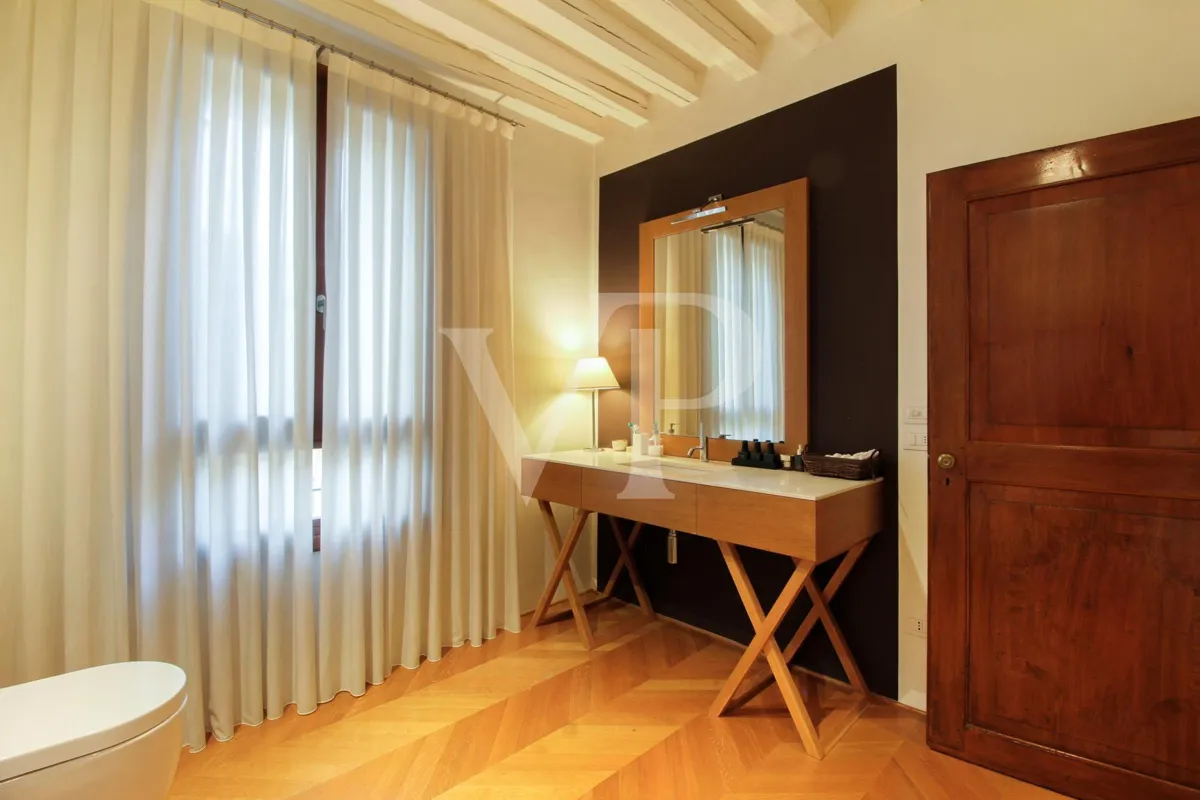 Elegantes renoviertes Gebäude im Zentrum