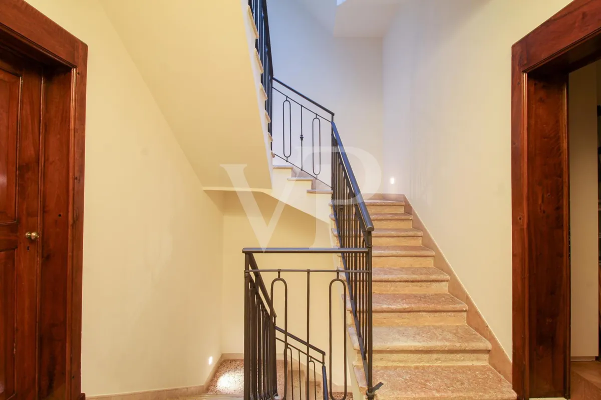 Elegantes renoviertes Gebäude im Zentrum