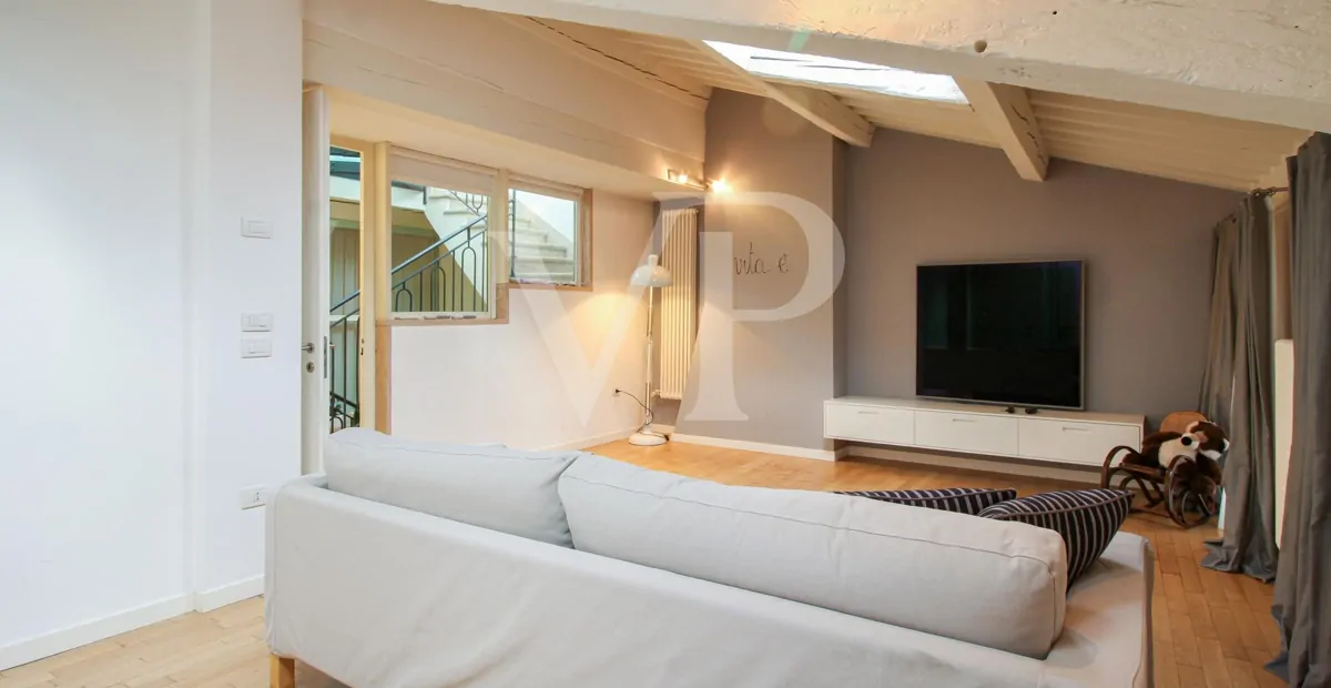 Elegant renovated building in the center