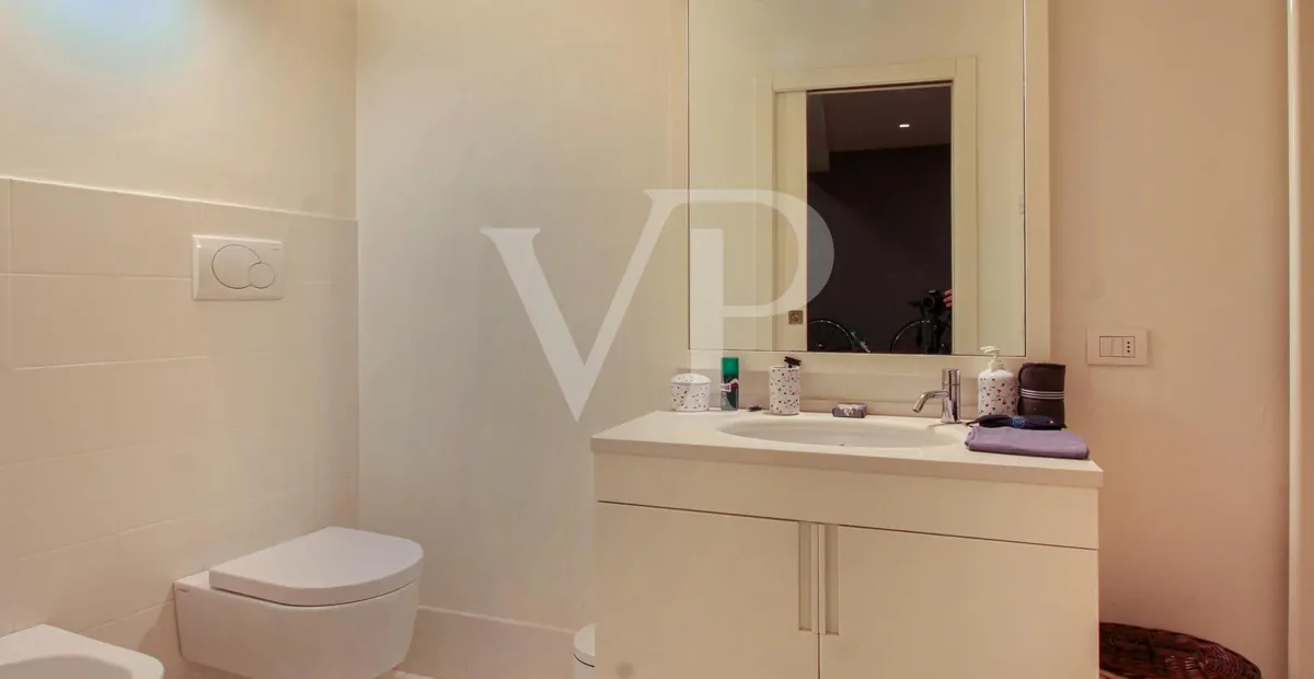 Elegant renovated building in the center