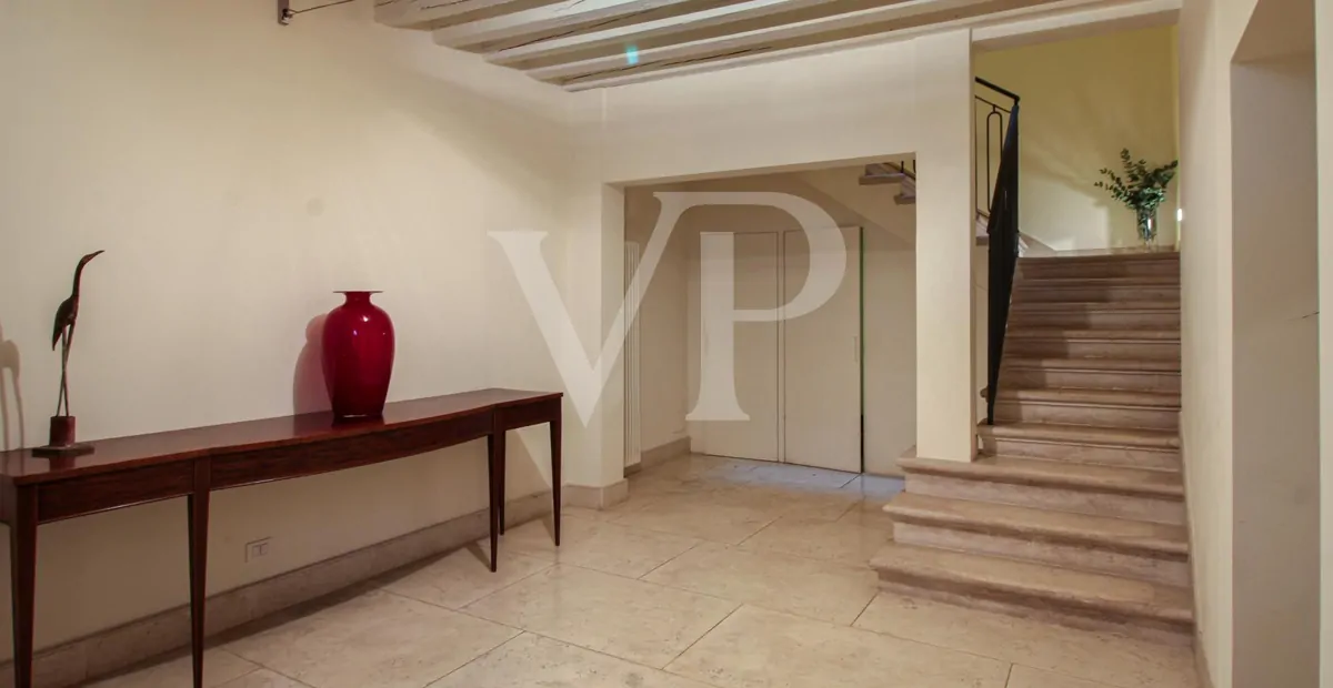 Elegant renovated building in the center