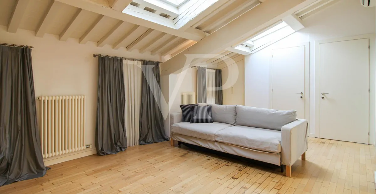 Elegant renovated building in the center