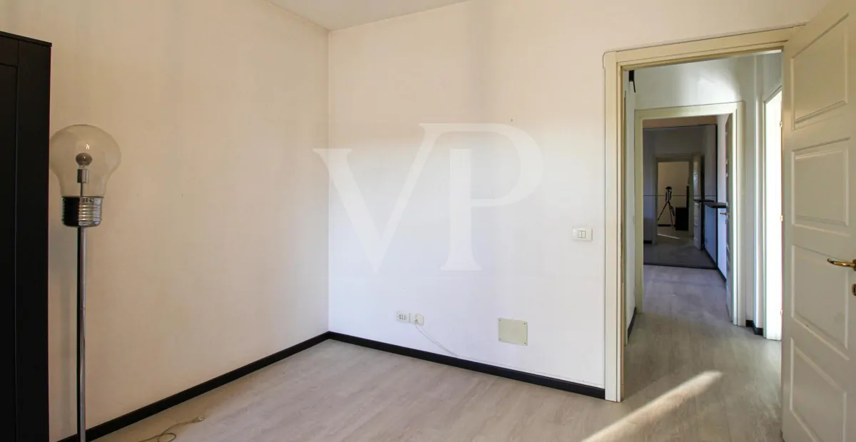 Moderne Zwei-Zimmer-Wohnung mit großer Terrasse und Doppelgarage