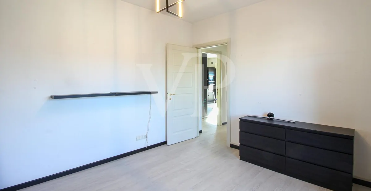 Moderne Zwei-Zimmer-Wohnung mit großer Terrasse und Doppelgarage