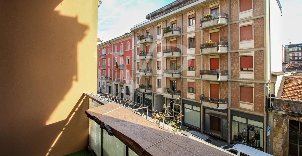 Große möblierte Drei-Zimmer-Wohnung - Stadtzentrum