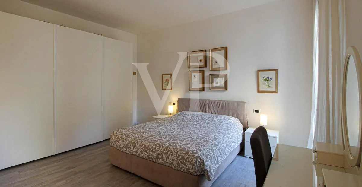 Große möblierte Drei-Zimmer-Wohnung - Stadtzentrum