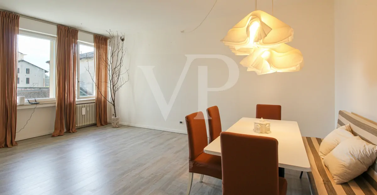 Große möblierte Drei-Zimmer-Wohnung - Stadtzentrum