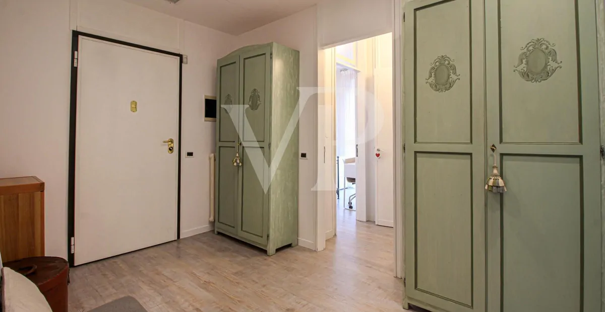 Große möblierte Drei-Zimmer-Wohnung - Stadtzentrum