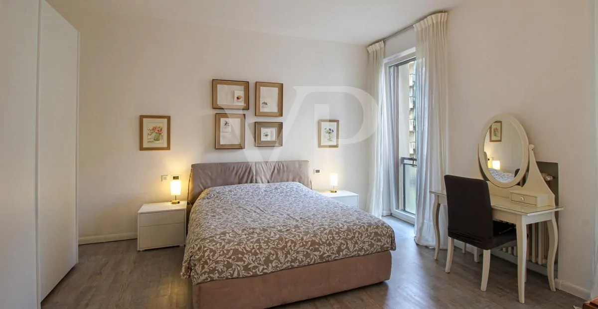 Große möblierte Drei-Zimmer-Wohnung - Stadtzentrum