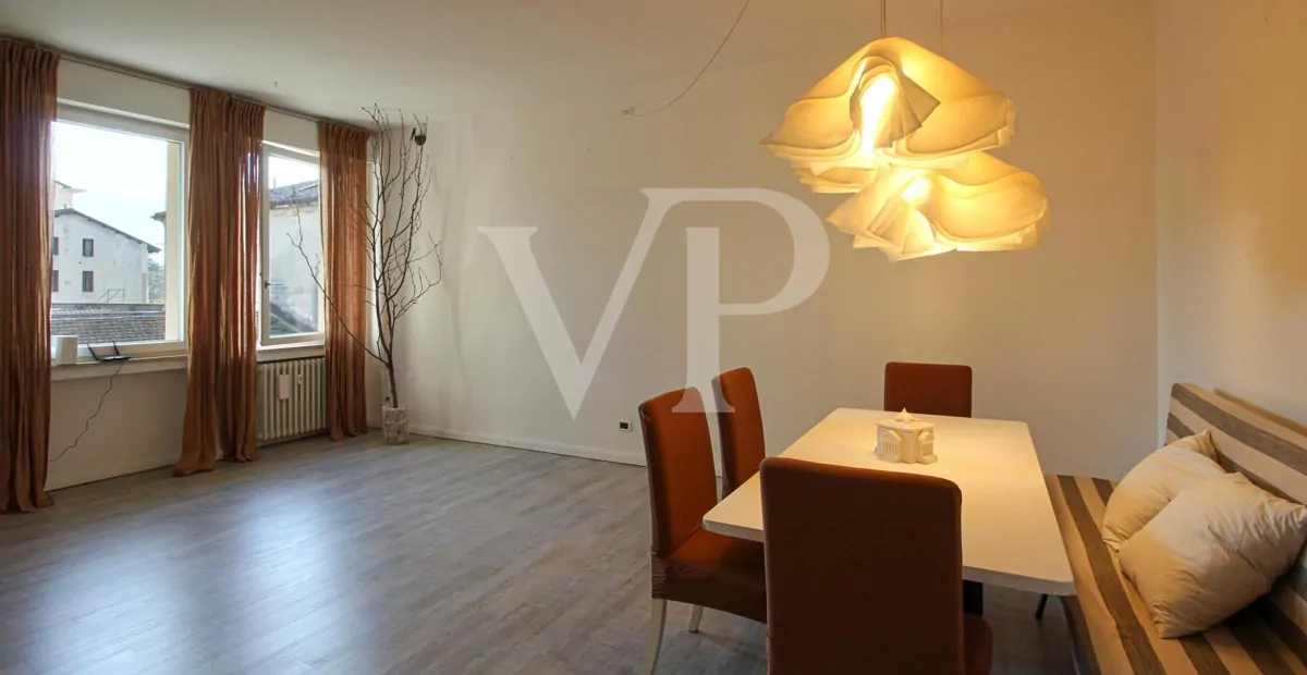 Große möblierte Drei-Zimmer-Wohnung - Stadtzentrum