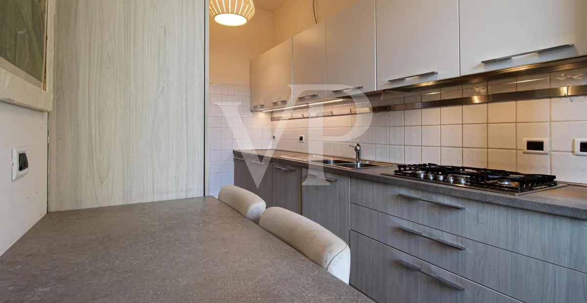 Große möblierte Drei-Zimmer-Wohnung - Stadtzentrum