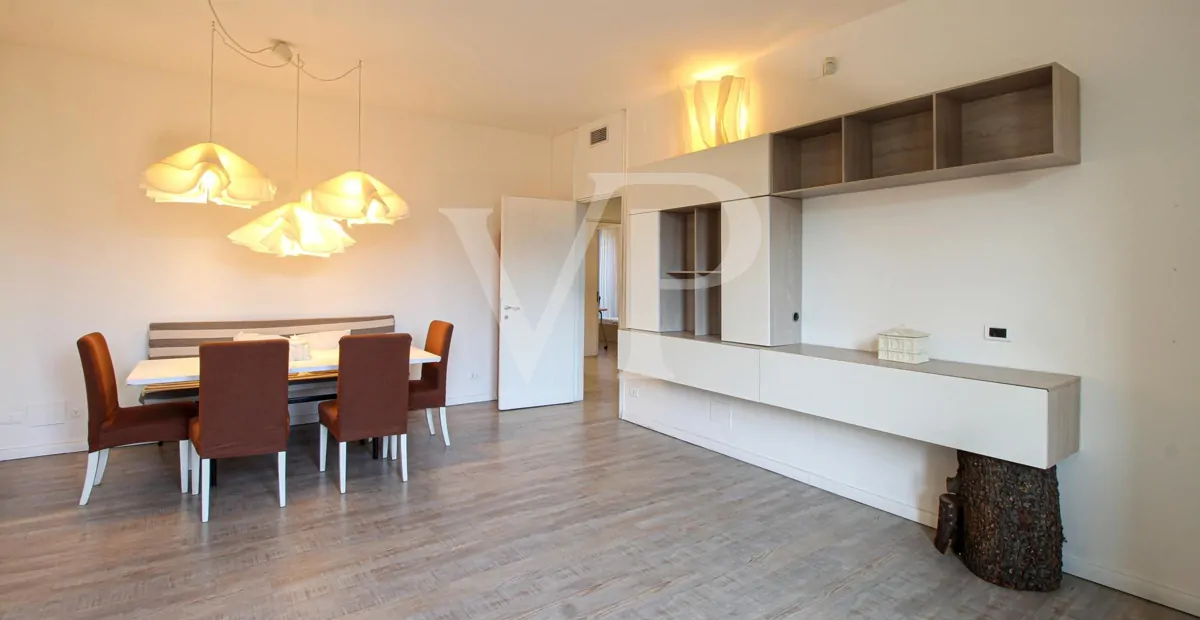 Große möblierte Drei-Zimmer-Wohnung - Stadtzentrum