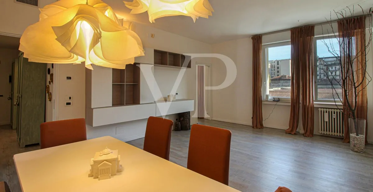 Große möblierte Drei-Zimmer-Wohnung - Stadtzentrum