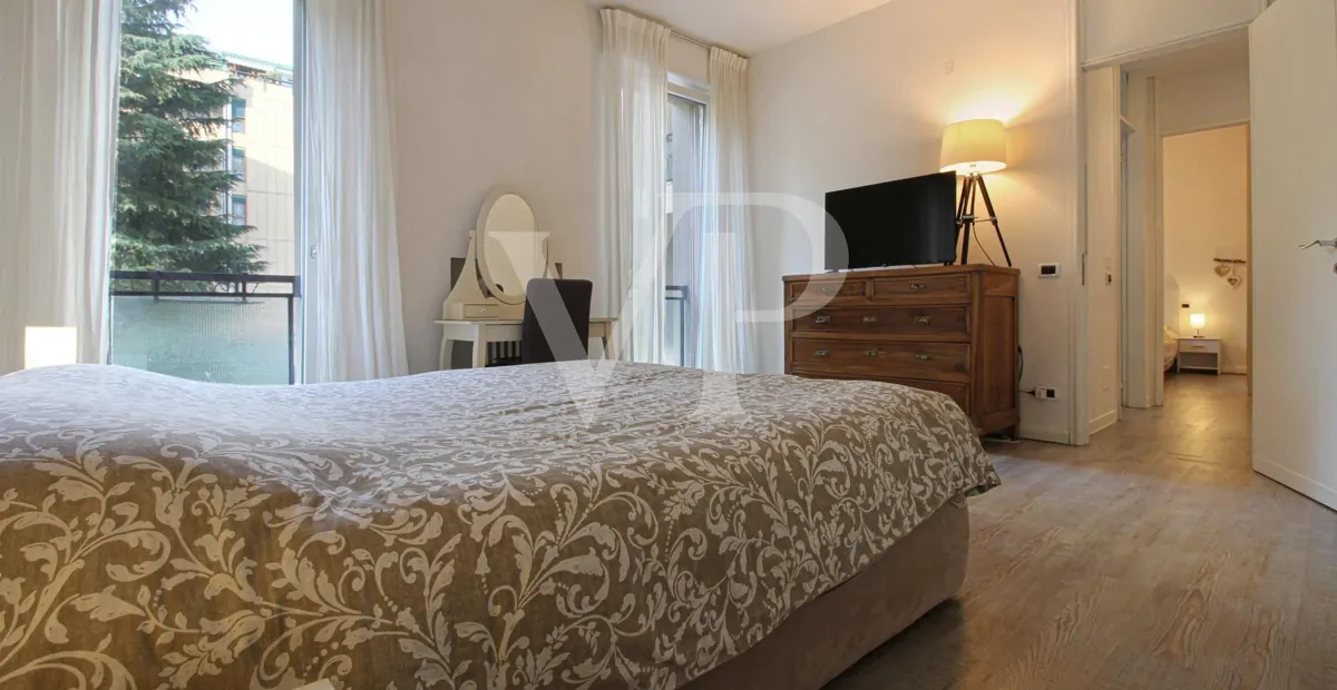 Große möblierte Drei-Zimmer-Wohnung - Stadtzentrum