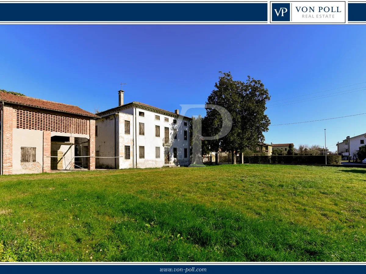 Villa storica con ampio potenziale edificatorio nel cuore di Villaganzerla