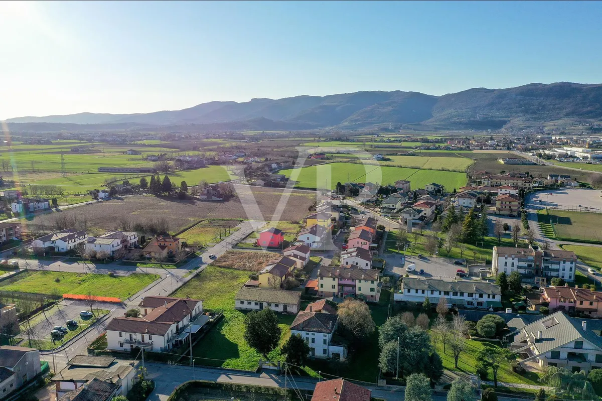 Villa storica con ampio potenziale edificatorio nel cuore di Villaganzerla