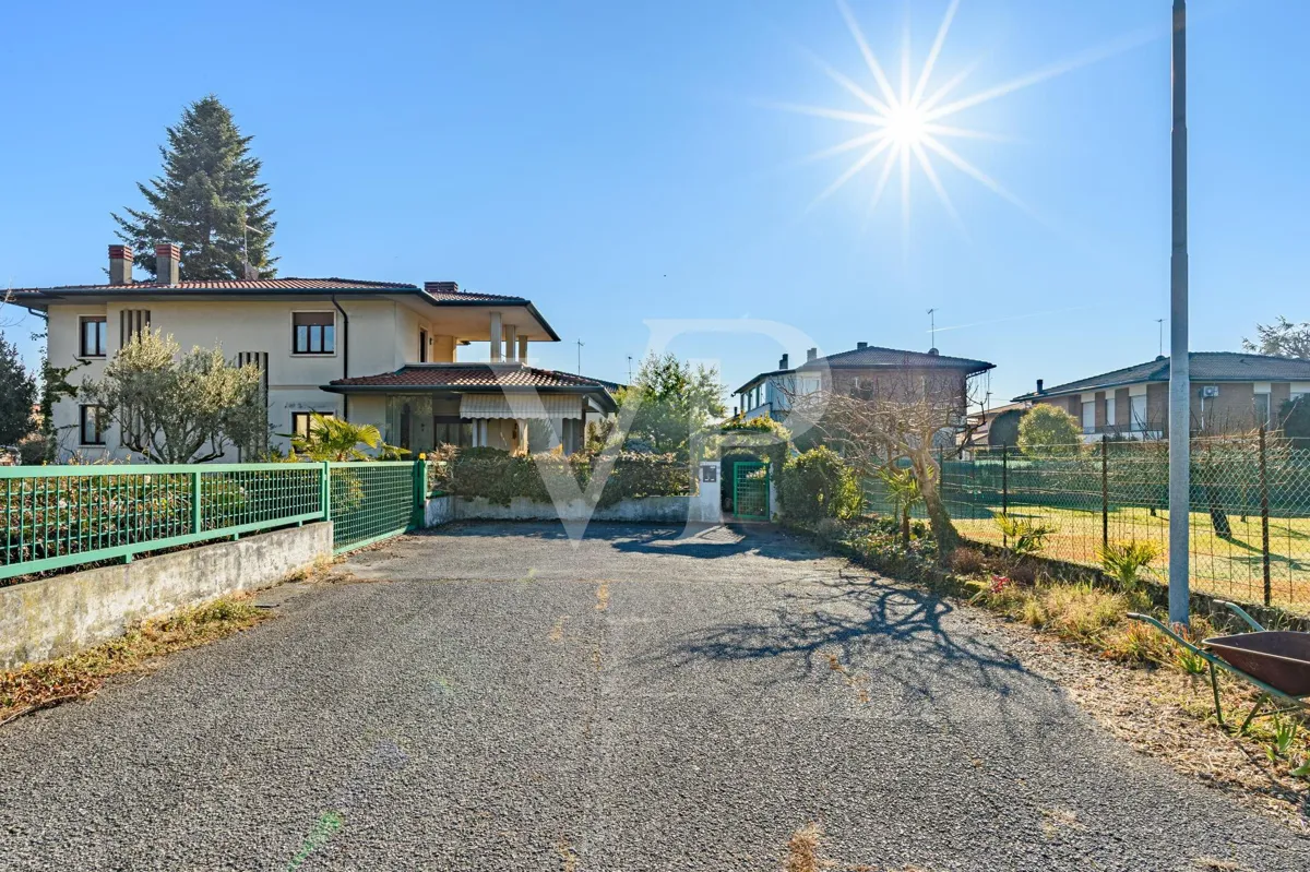 Freistehende Villa mit Garten - Nichteigentum