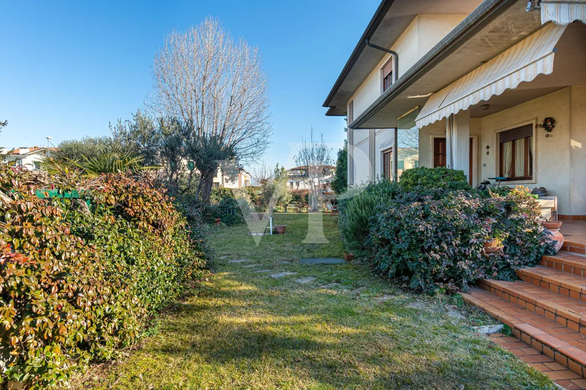 Freistehende Villa mit Garten - Nichteigentum