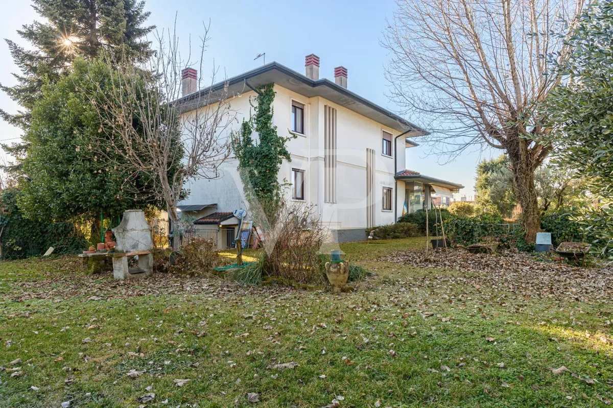 Freistehende Villa mit Garten - Nichteigentum