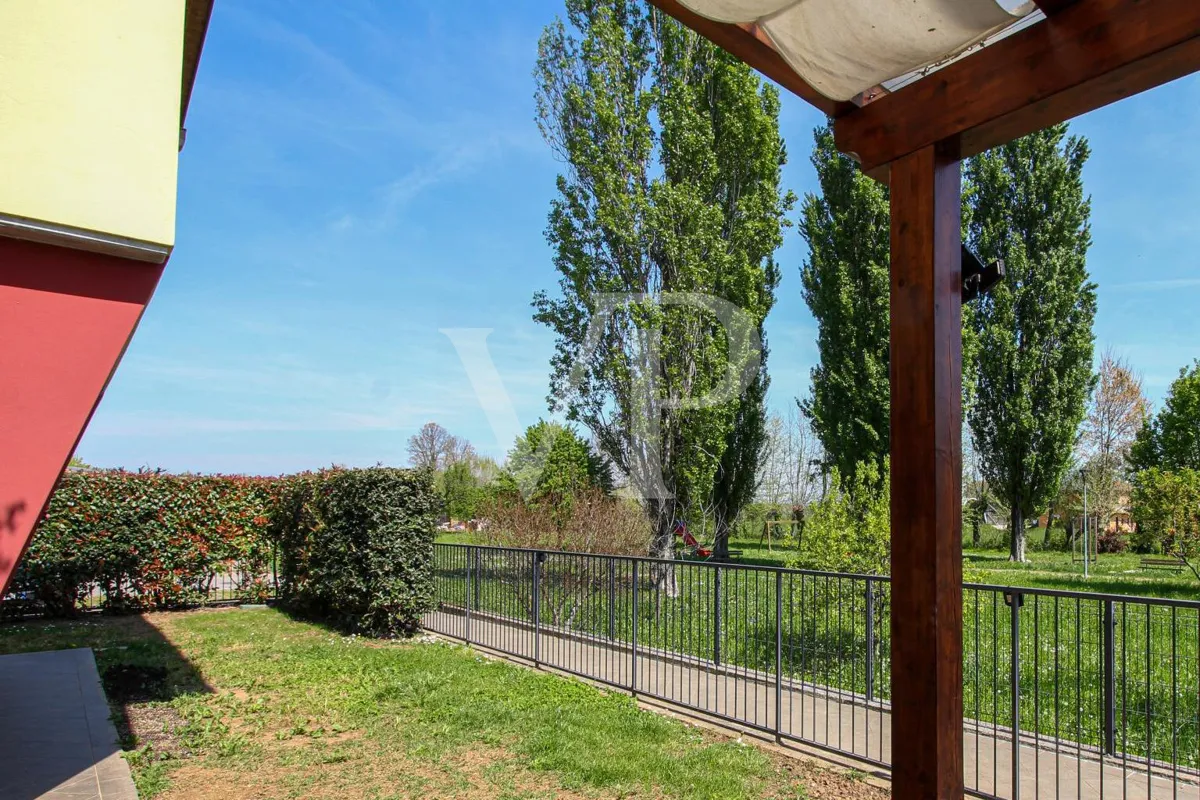 Appartamento moderno con giardino e zona giorno open space
