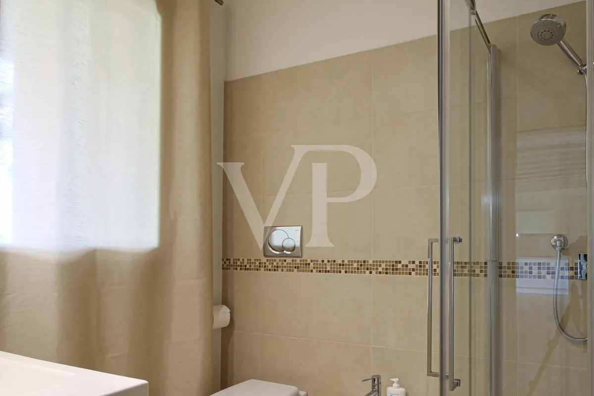 Appartamento moderno con giardino e zona giorno open space