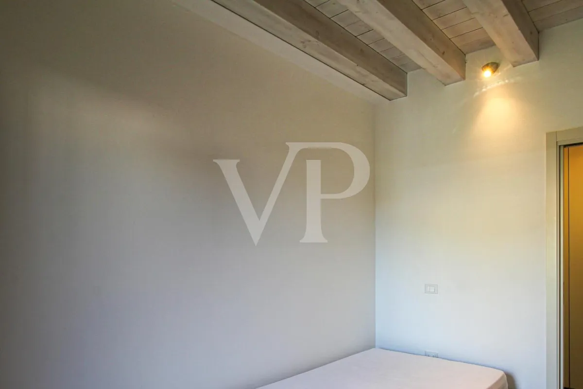 Appartamento moderno con giardino e zona giorno open space