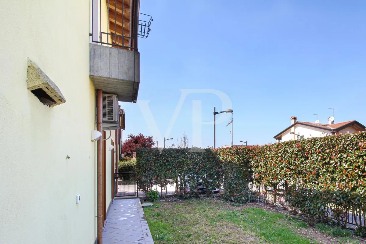Appartamento moderno con giardino e zona giorno open space