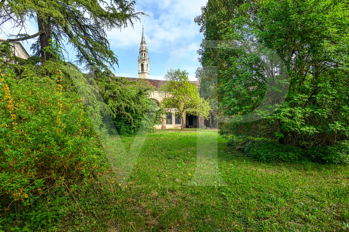 Historische Villa mit Park und handwerklichen Nebengebäuden