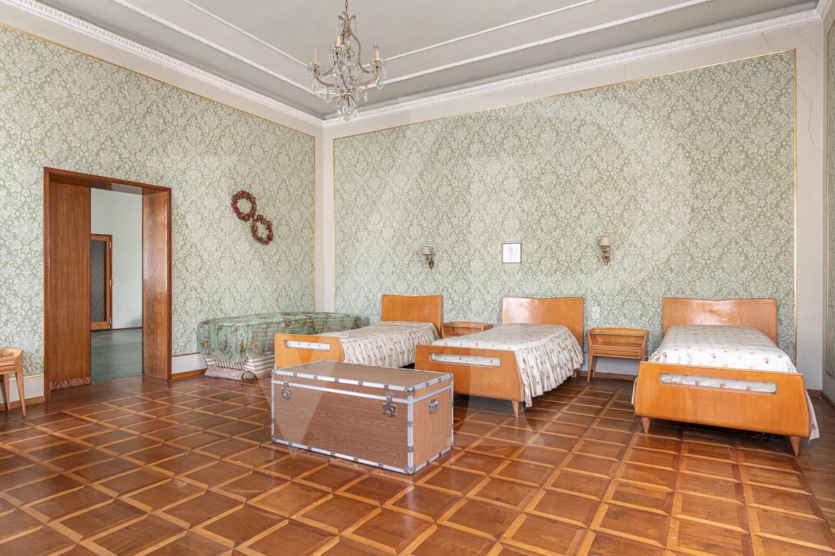 Historische Villa mit Park und handwerklichen Nebengebäuden