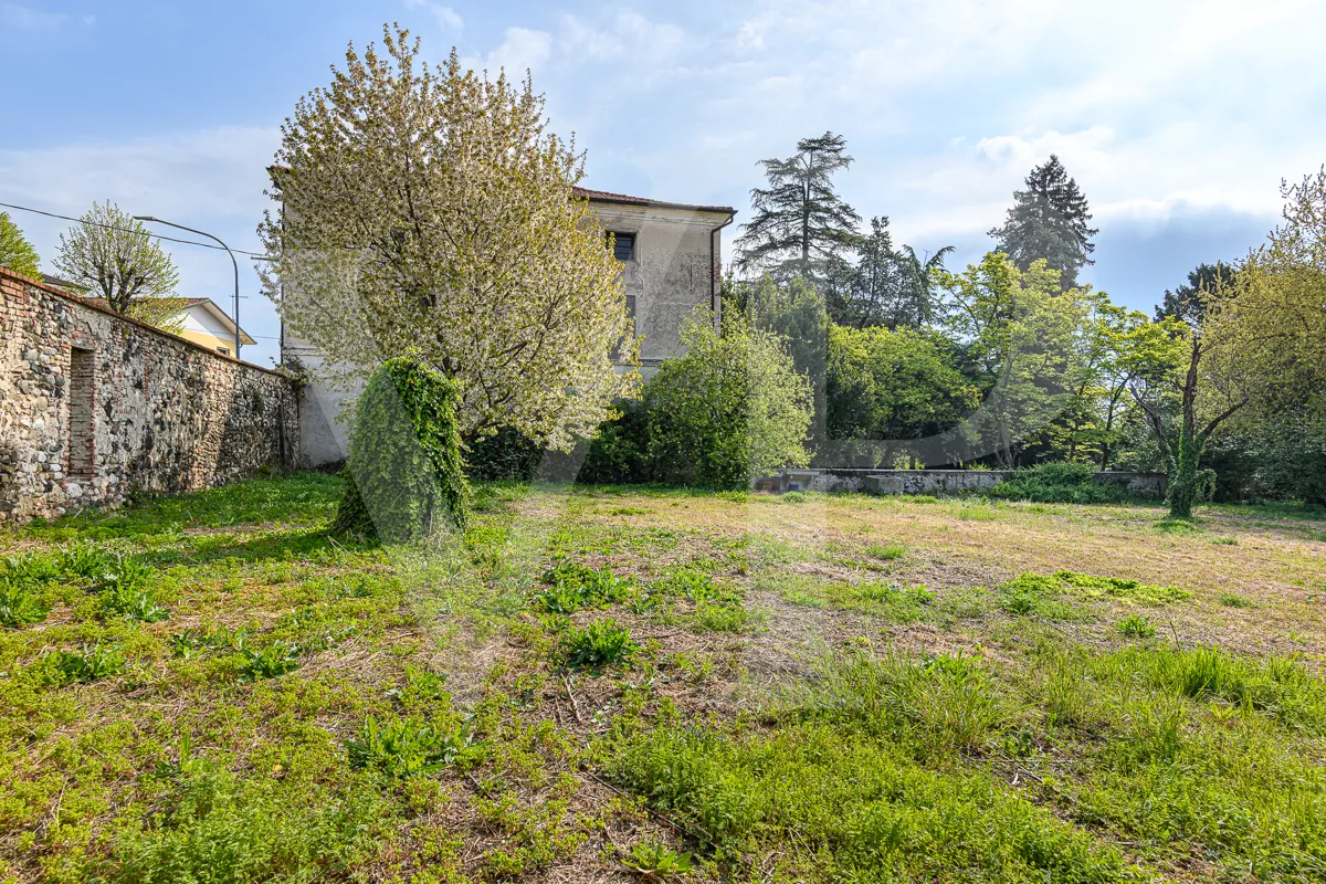 Historische Villa mit Park und handwerklichen Nebengebäuden