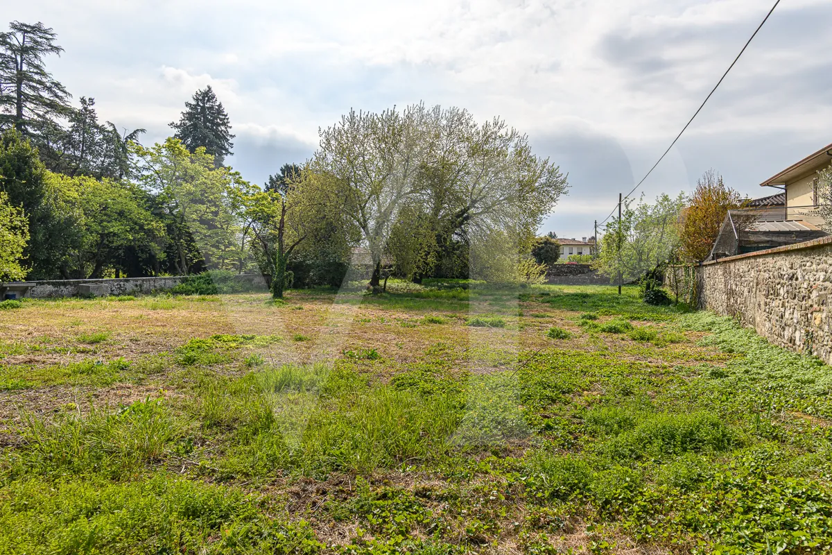 Historische Villa mit Park und handwerklichen Nebengebäuden