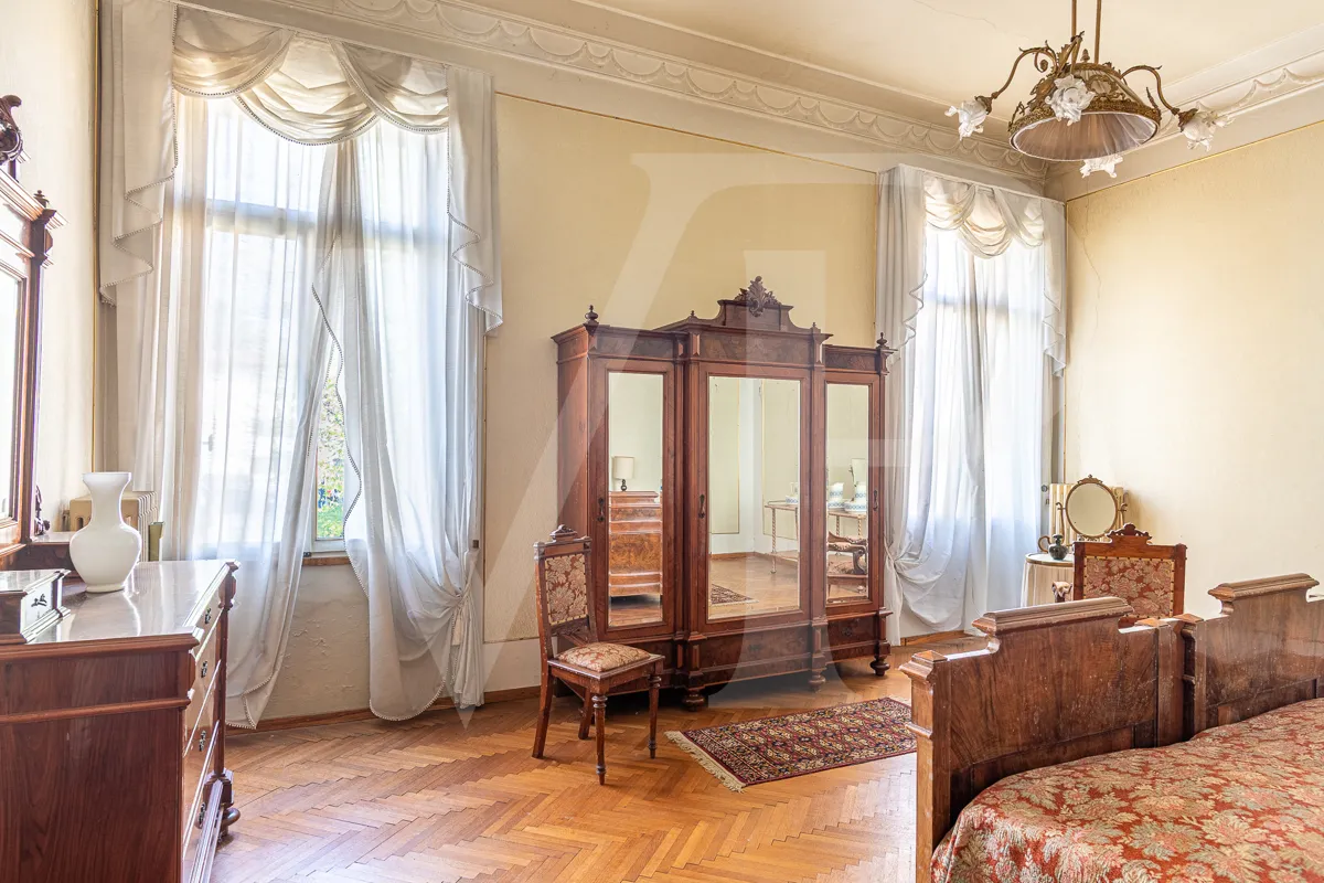 Historische Villa mit Park und handwerklichen Nebengebäuden