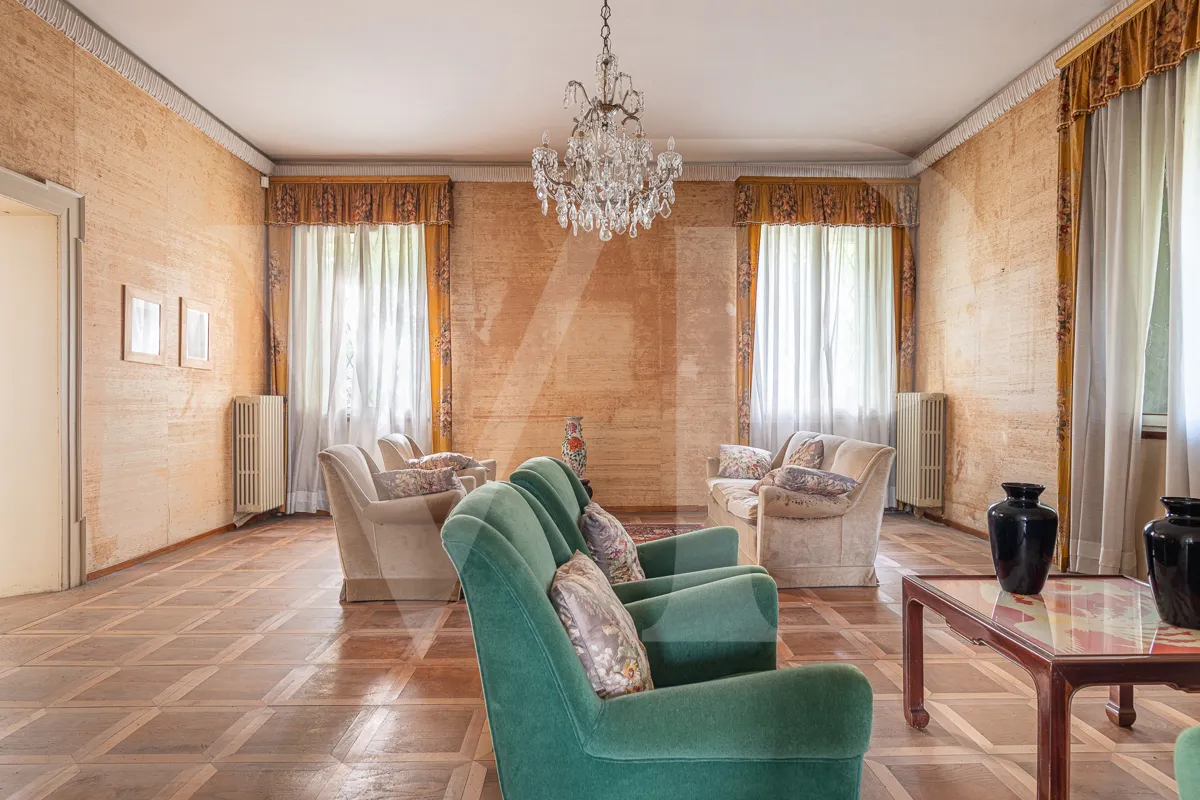 Historische Villa mit Park und handwerklichen Nebengebäuden