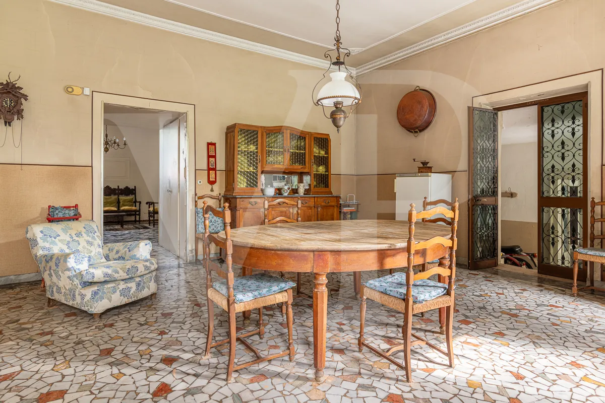 Historische Villa mit Park und handwerklichen Nebengebäuden
