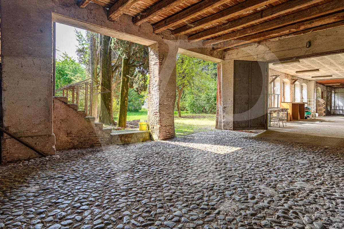 Historische Villa mit Park und handwerklichen Nebengebäuden