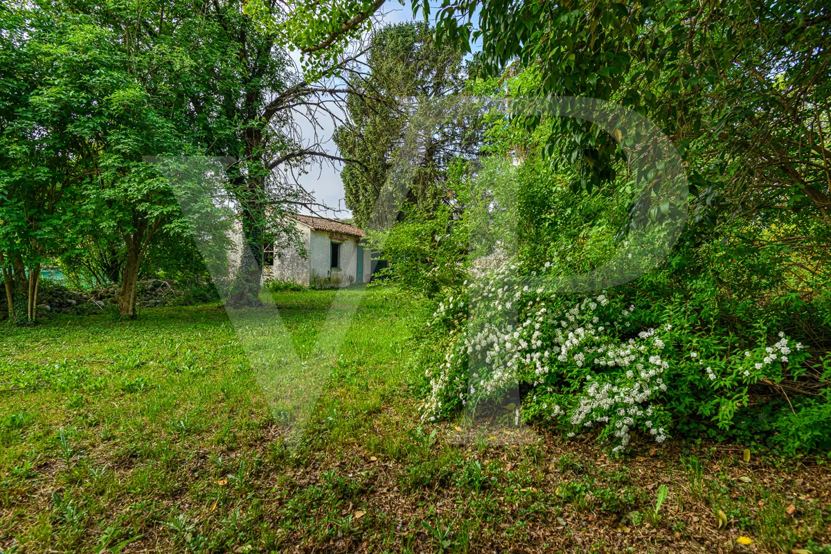 Historische Villa mit Park und handwerklichen Nebengebäuden