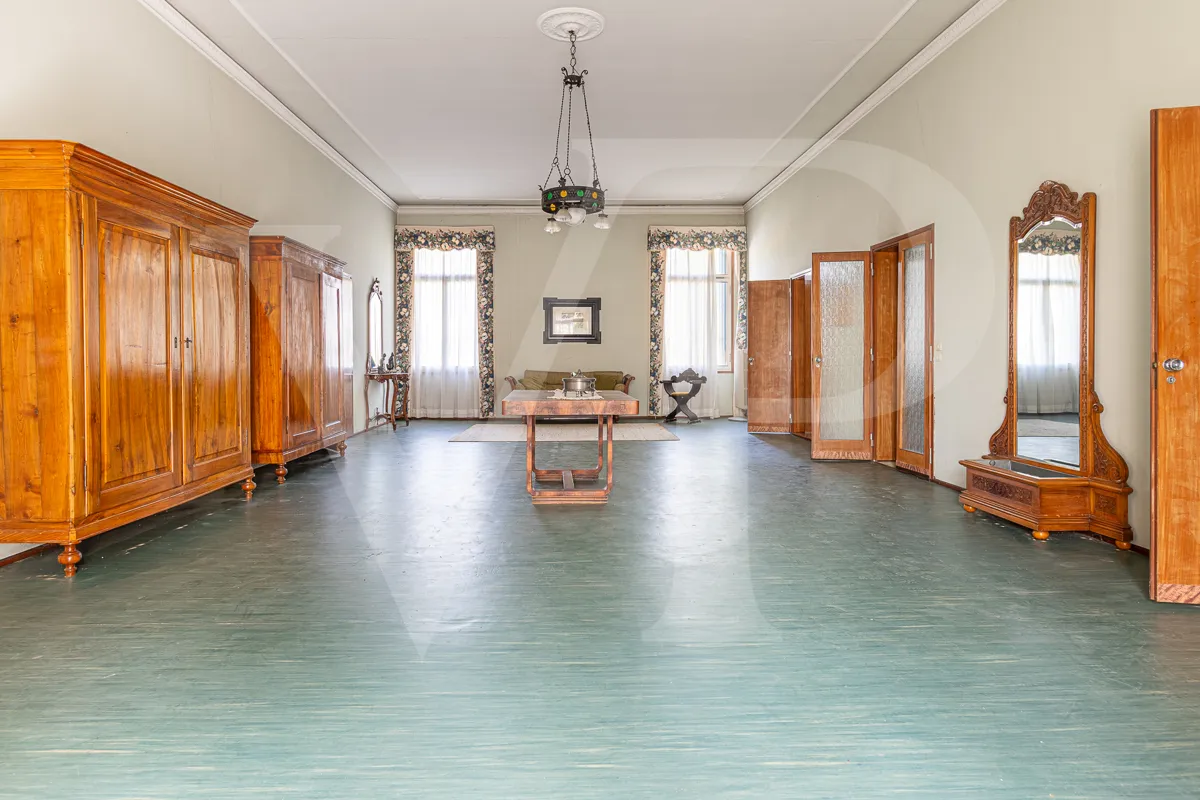 Historische Villa mit Park und handwerklichen Nebengebäuden