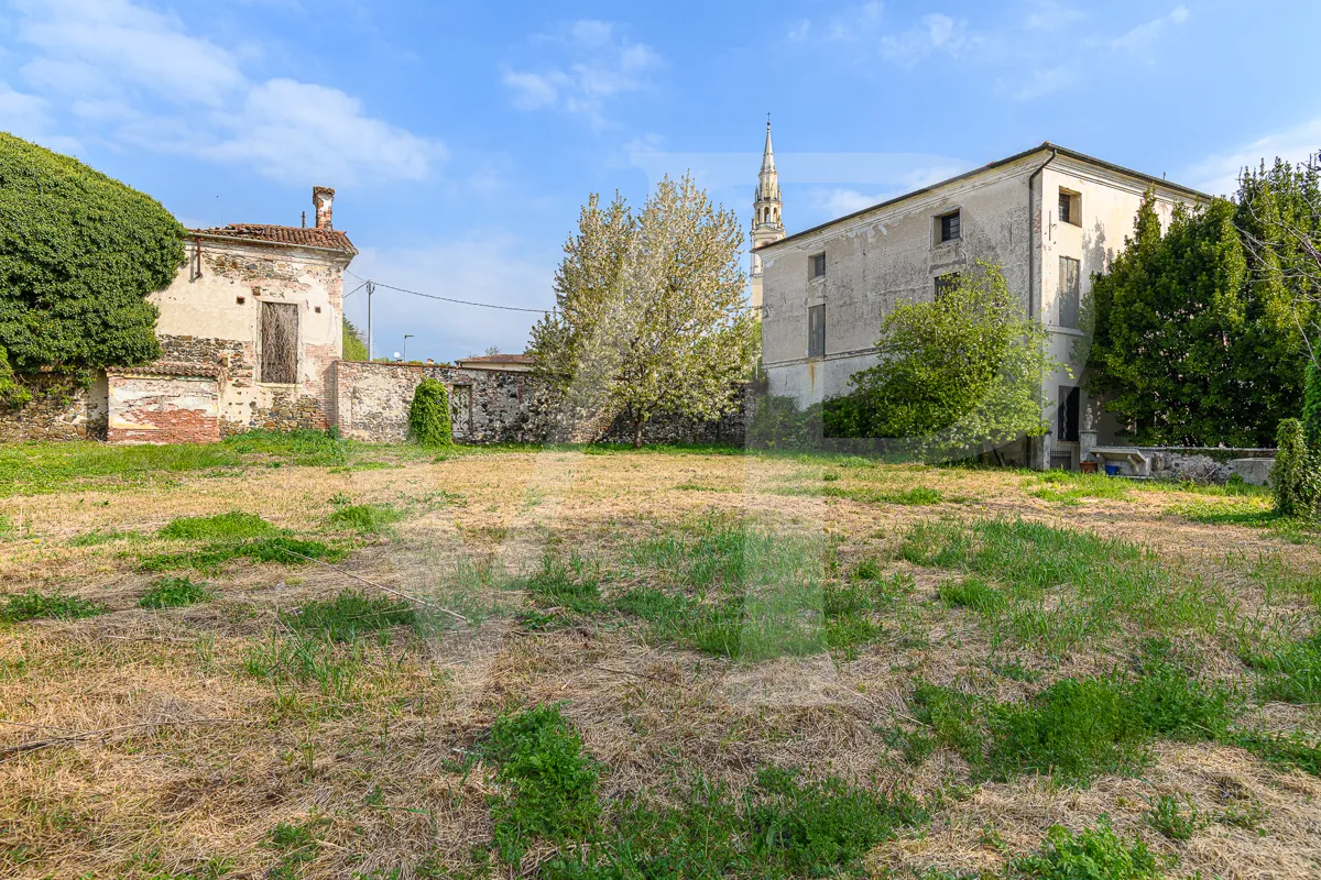 Historische Villa mit Park und handwerklichen Nebengebäuden