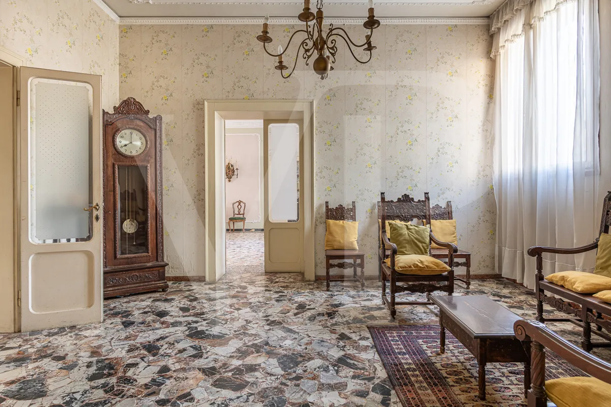 Historische Villa mit Park und handwerklichen Nebengebäuden