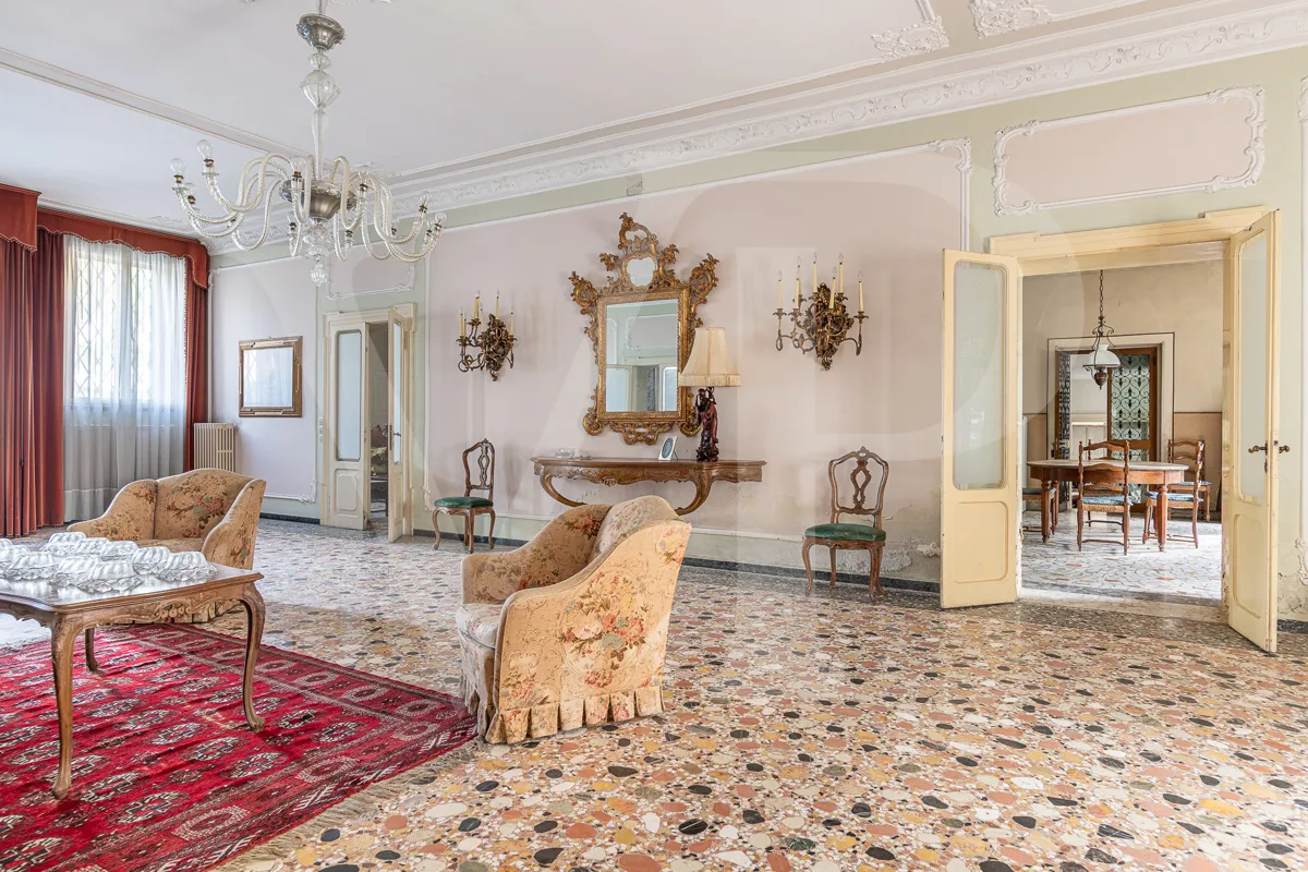 Historische Villa mit Park und handwerklichen Nebengebäuden