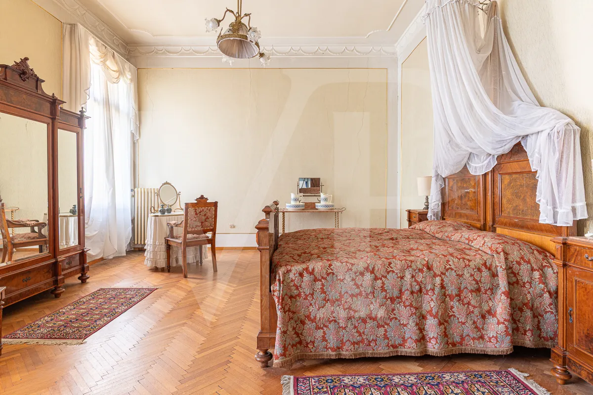 Historische Villa mit Park und handwerklichen Nebengebäuden