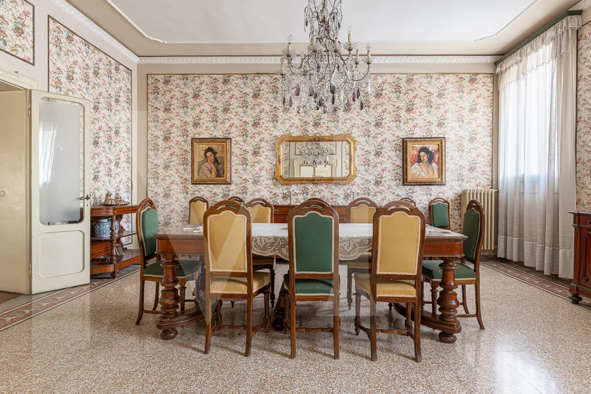 Historische Villa mit Park und handwerklichen Nebengebäuden