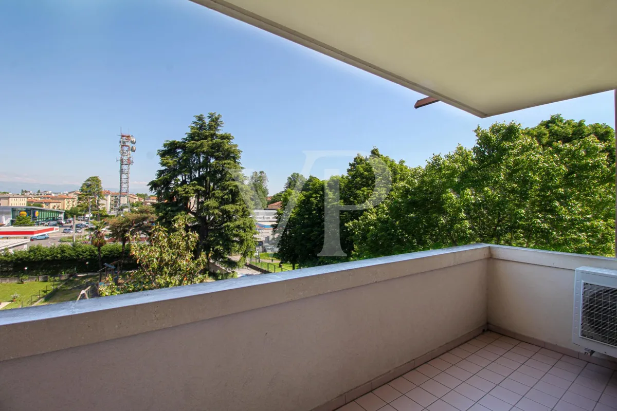 Three-room apartment with terrace and garage within walking distance of Ederle Barracks
