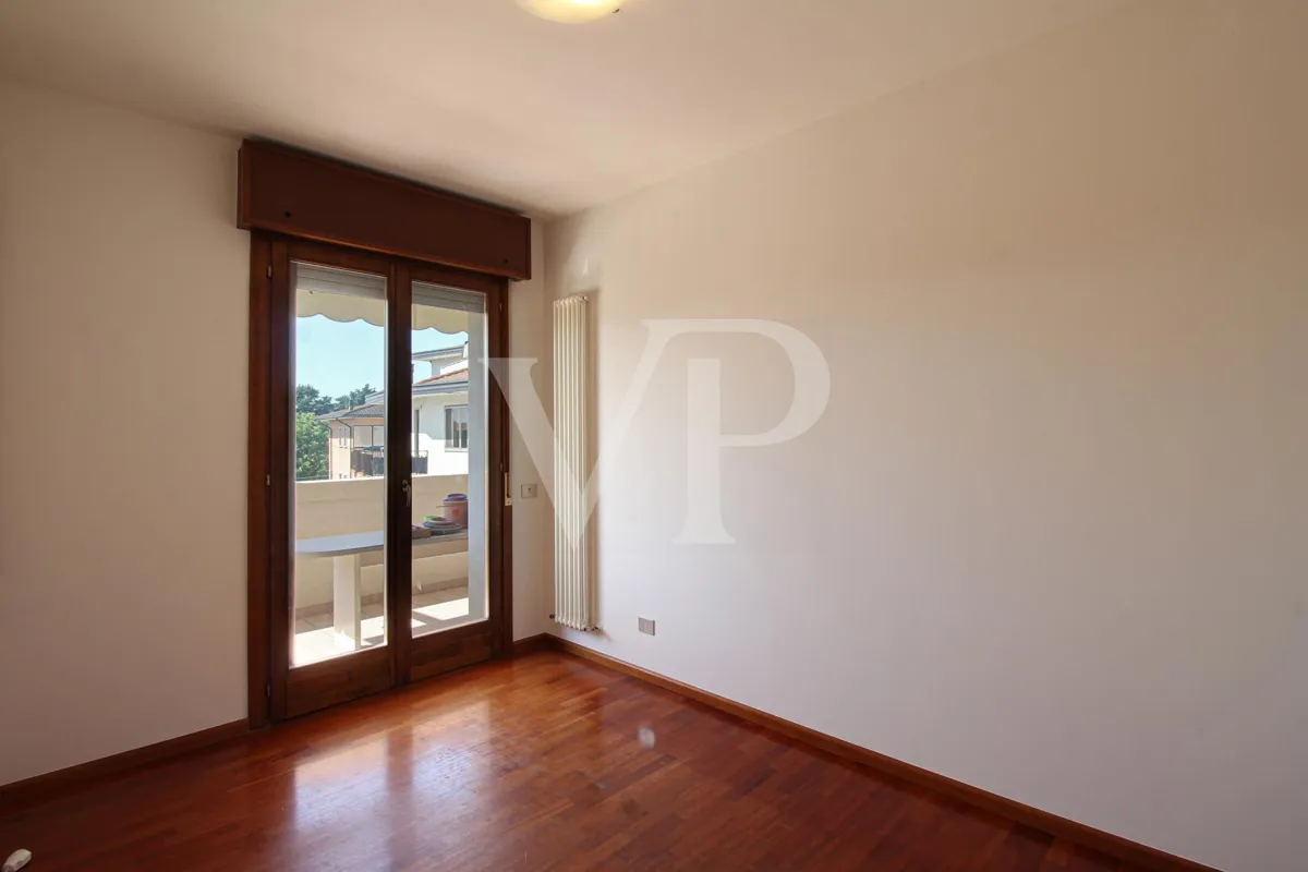 Three-room apartment with terrace and garage within walking distance of Ederle Barracks