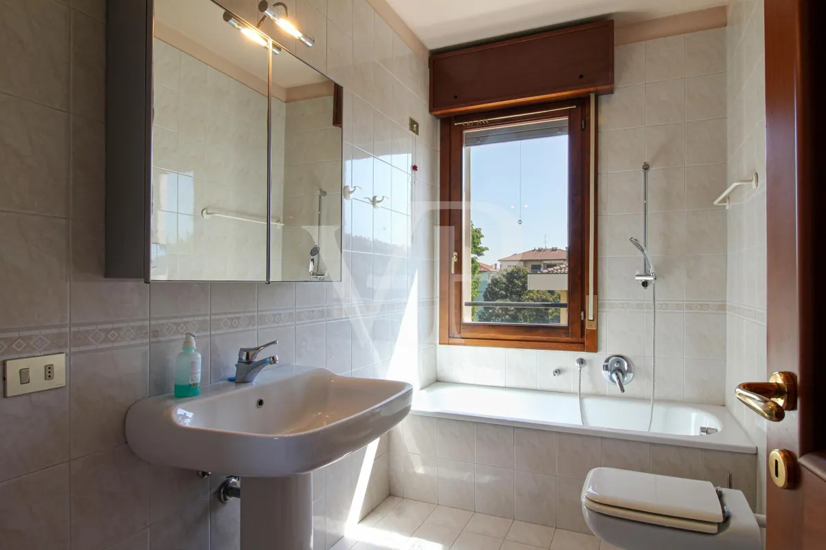 Three-room apartment with terrace and garage within walking distance of Ederle Barracks