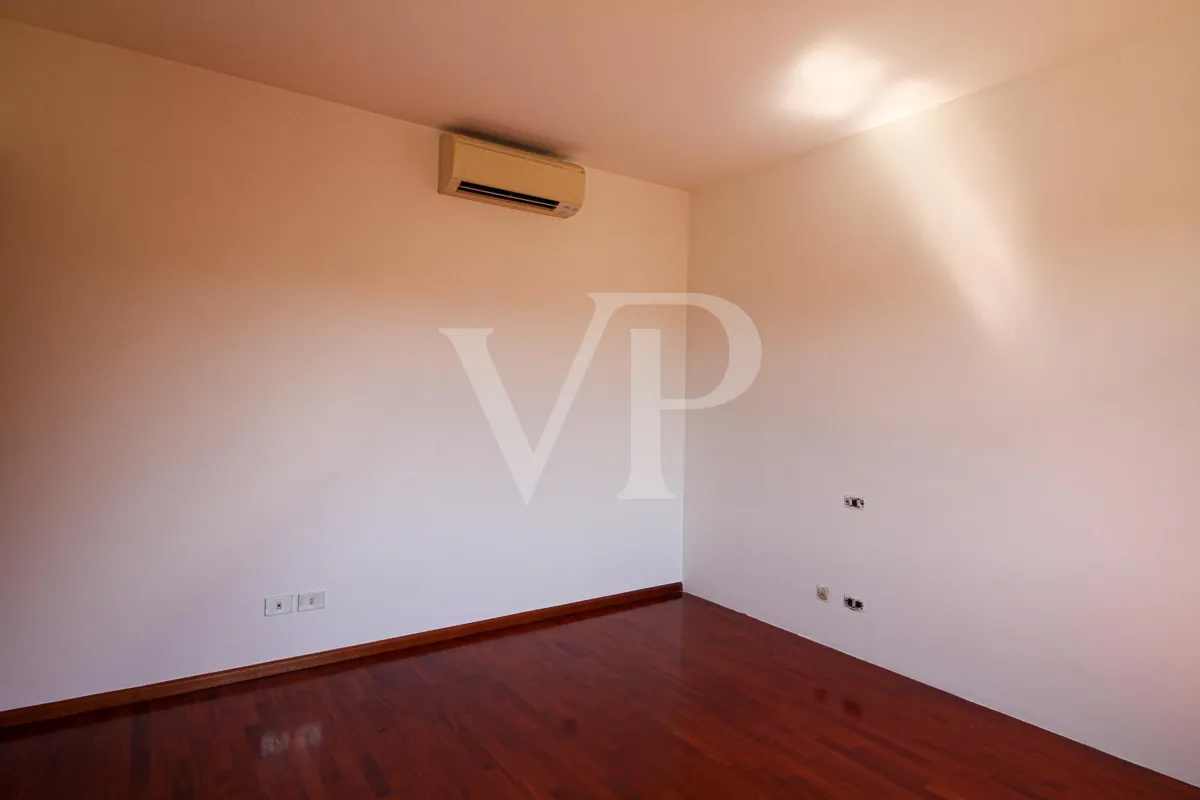 Three-room apartment with terrace and garage within walking distance of Ederle Barracks