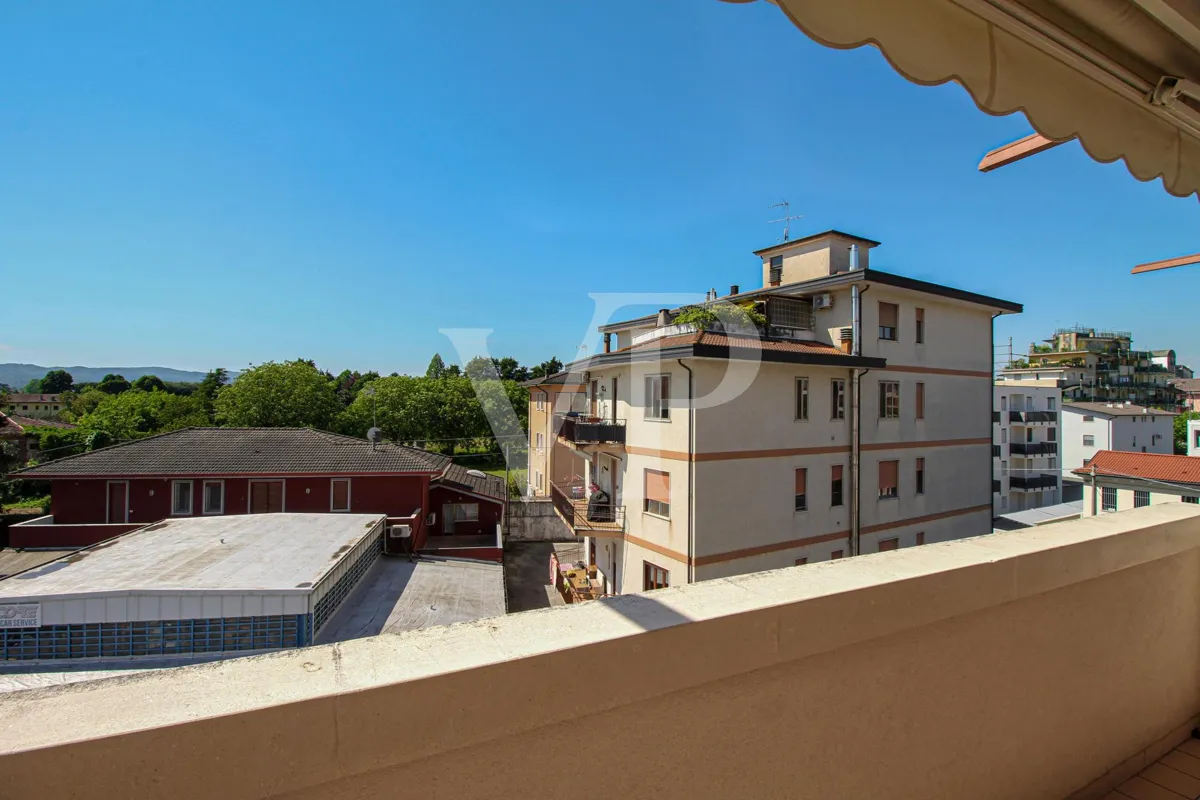 Three-room apartment with terrace and garage within walking distance of Ederle Barracks