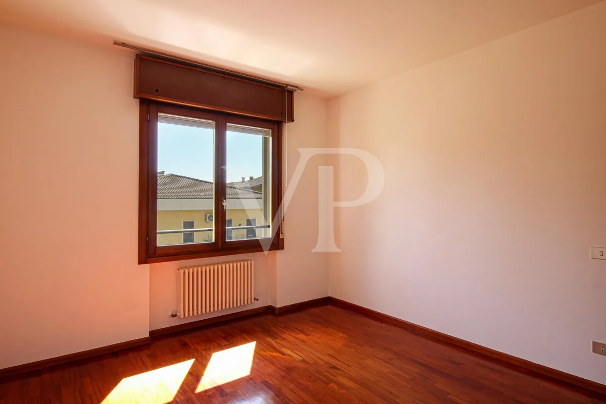 Three-room apartment with terrace and garage within walking distance of Ederle Barracks