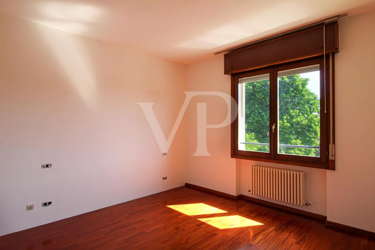 Three-room apartment with terrace and garage within walking distance of Ederle Barracks